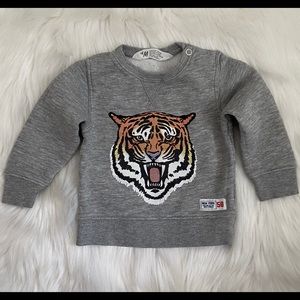 H&M kids tiger motif gray sweatshirt